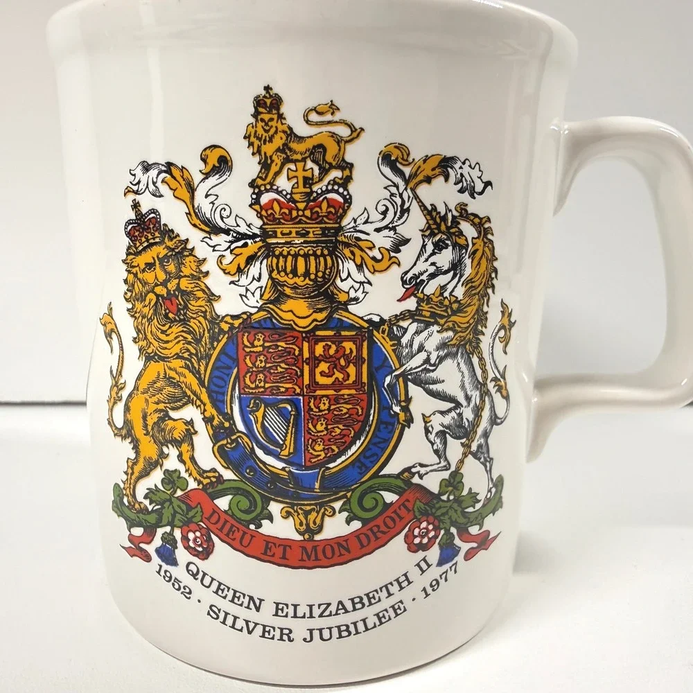 Queen Elizabeth II 1977 Silver Jubilee Mug Purbeck Ceramics UK England White
